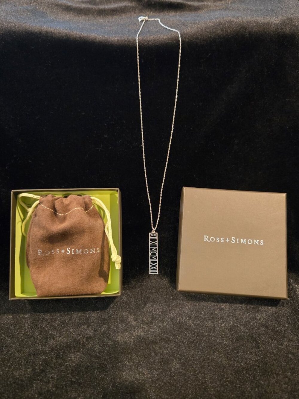 Ross Simons Sterling Silver 18" Roman Numeral Bar Necklace w Box & Suede Pouch